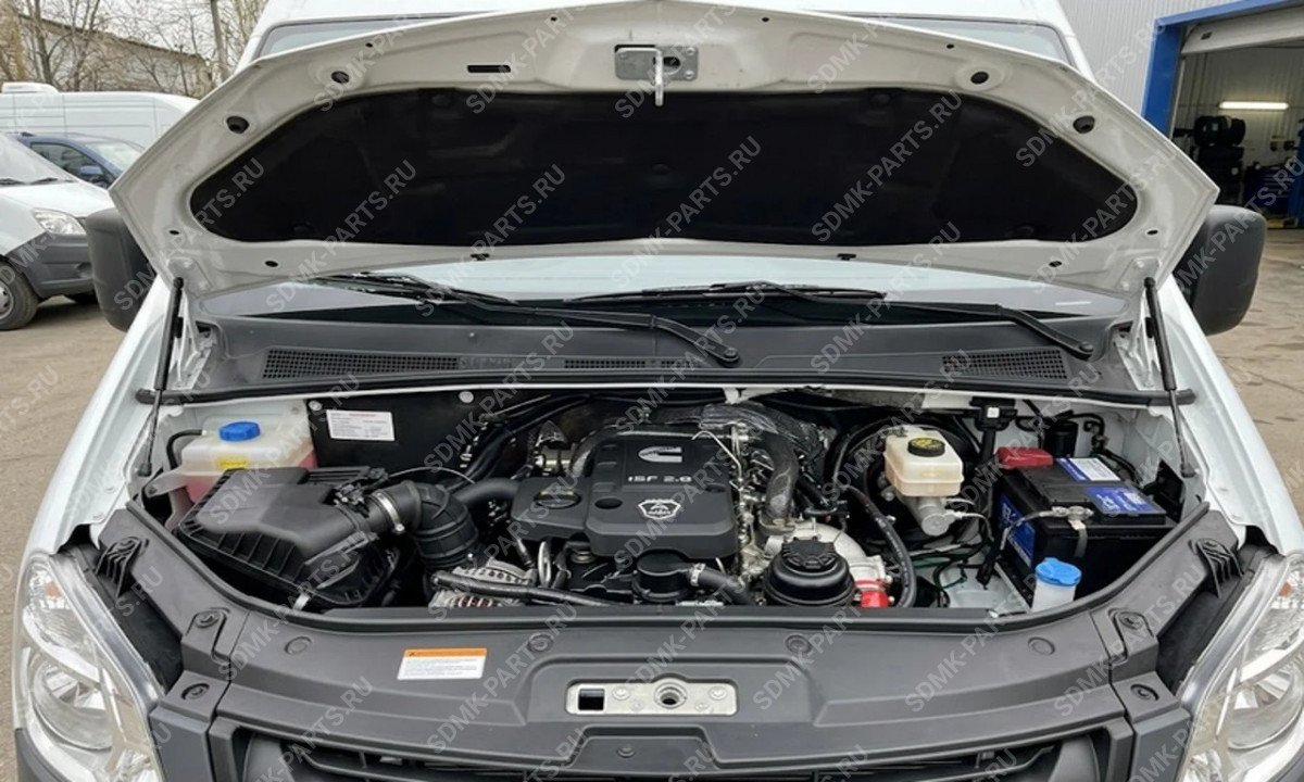 Двигатель Cummins ISF 2.8 в моторном отсеке ГАЗель Next.
